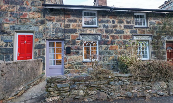 Beddgelert Casa | RIVERSIDE COTTAGE, pet friendly, with open fire in Beddgelert