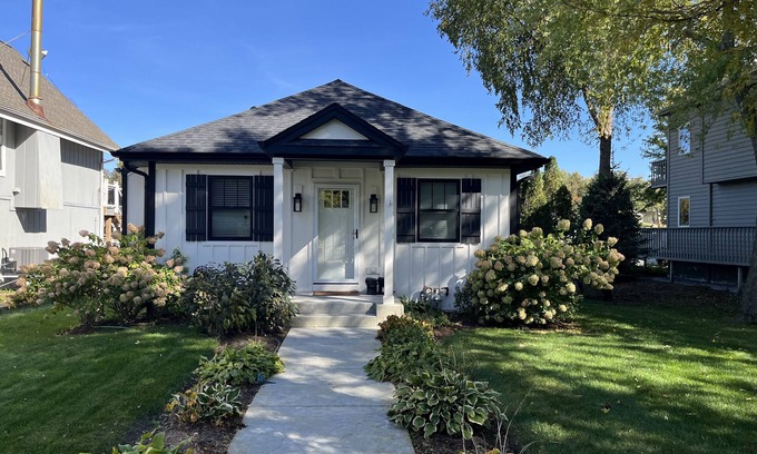 St. Charles Cabaña | Riverside Cottage