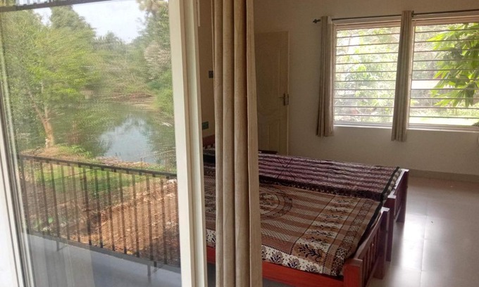 Kumaranalloor Villa | Riverside Cozy Cottage