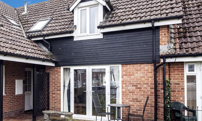 Hoveton Cabaña | Riverside Holiday Cottage Nr El icónico puente de Wroxham. 2 dormitorios Pet-Friendly