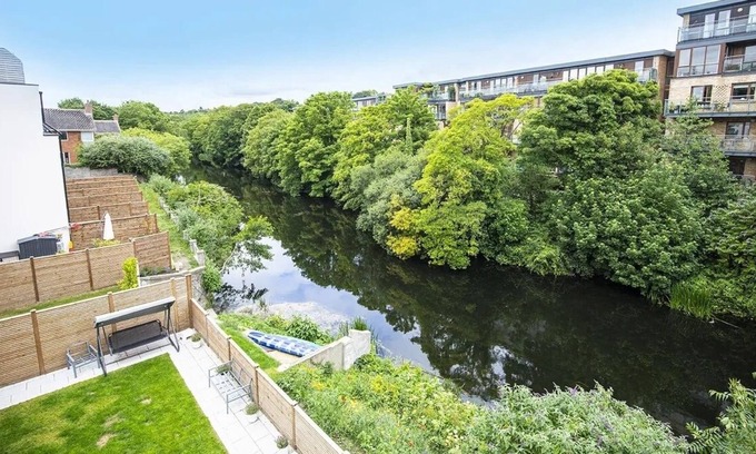 Chapelizod Otro | Riverside Home - Unique Abode in Dublin City - Romantic Rooms and Cozy Gardens