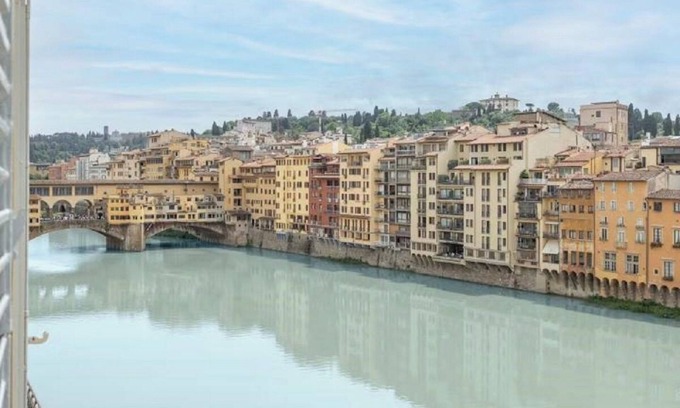 San Giovanni Apartamento | Riverside Palazzo with Iconic Views in the Heart of Florence
