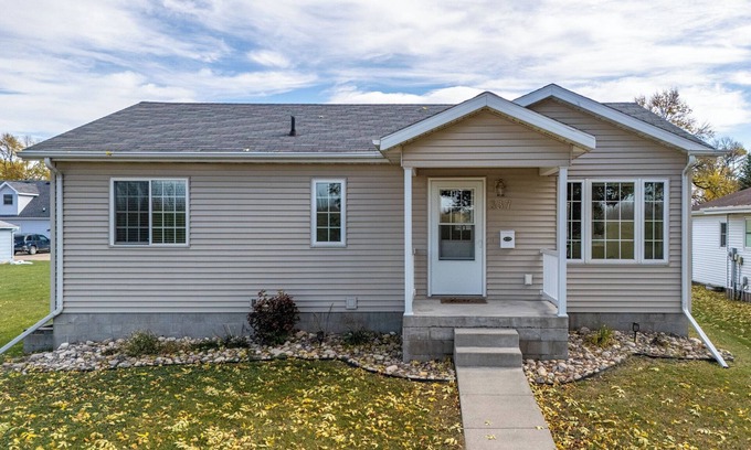 East Grand Forks Casa | Riverside Retreat - Greenway Escape with 4 bedrooms and 2 bathrooms