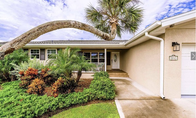 Van Valzah Casa | Riverside Retreat- 3/3 with pool, dock, grill 2 block walk to the beach!