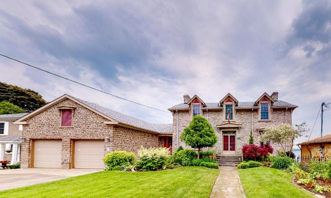 Brockville Casa | Riverside Retreat