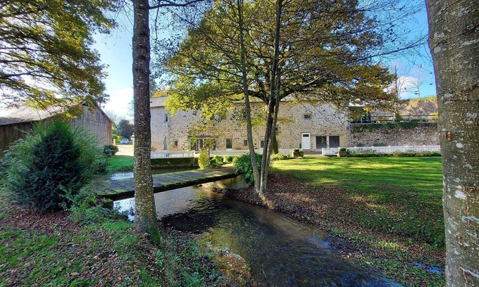 Voutre Cabaña | Casa Rural Amplia con Estanque Privado, Pesca y Cercanía a Sainte-Suzanne