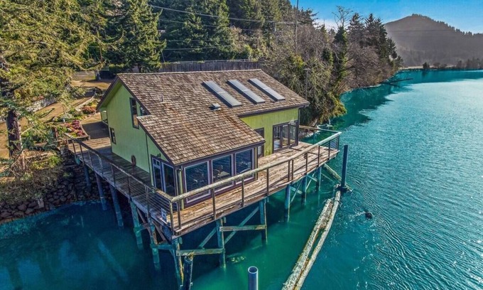 Kernville Casa | Riverside retreat with stunning views, historic charm - Coastal adventure awaits
