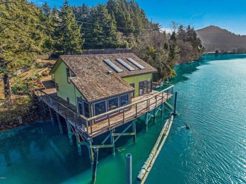 Kernville Casa | Riverside retreat with stunning views, historic charm - Coastal adventure awaits