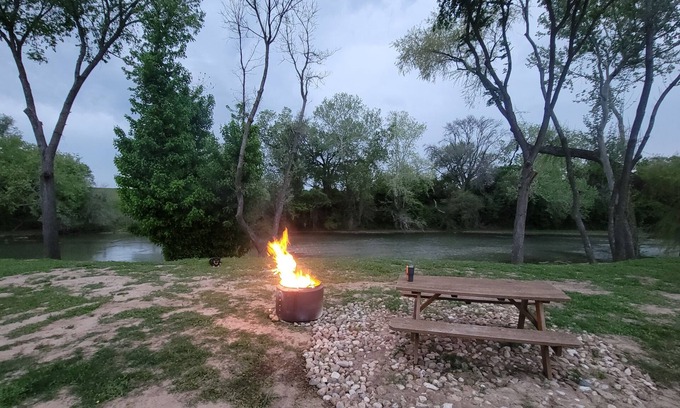 Bastrop Casa | Romance a Orillas del Río/Lujosa Caravana/Cielos Estrellados & S'mores