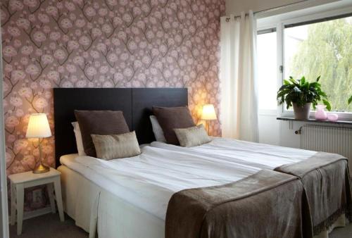 Roslunda-Kronotorp Hotel | Riverside stay at Hotel - Ängelholm