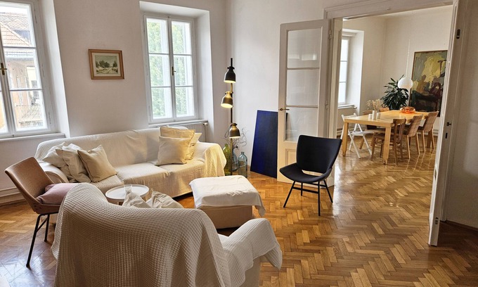 Ljubljana Old Town Apartamento | Riverside stay & Castle view Apartment Mara / 2 rooms, big living & dining room
