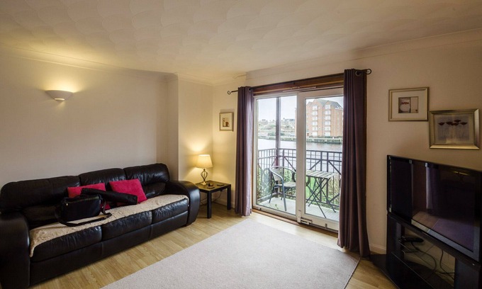 Ayr Apartamento | Vistas a la orilla del río en Ayr. (duerme 4)