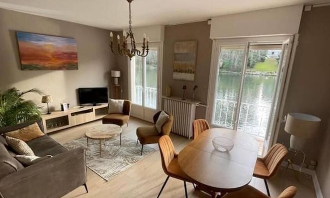 Olivet Casa | Riverside villa
