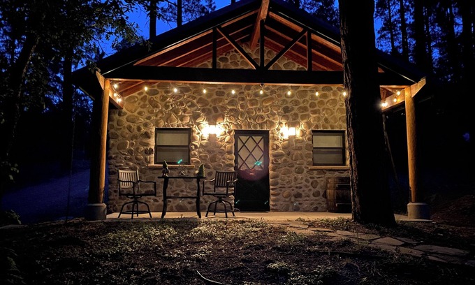 Groom Creek Cabaña | Riverstone Cottage, Bright and Airy Forest Retreat