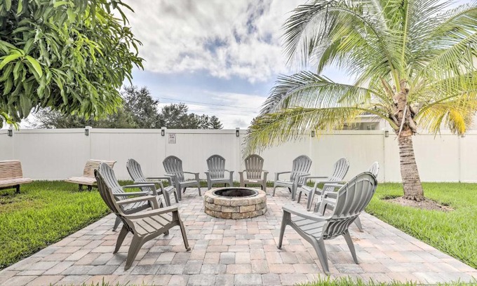 Riverview Casa | Riverview Abode with Large Backyard and Fire Pit!