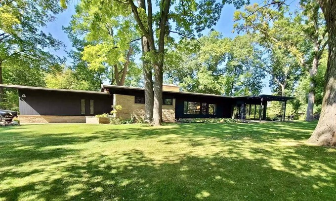 Appleton Casa | Riverview An Exceptional Mid Century Modern Home
