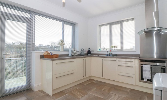 Cemaes Bay Cabaña | Riverview Apartment