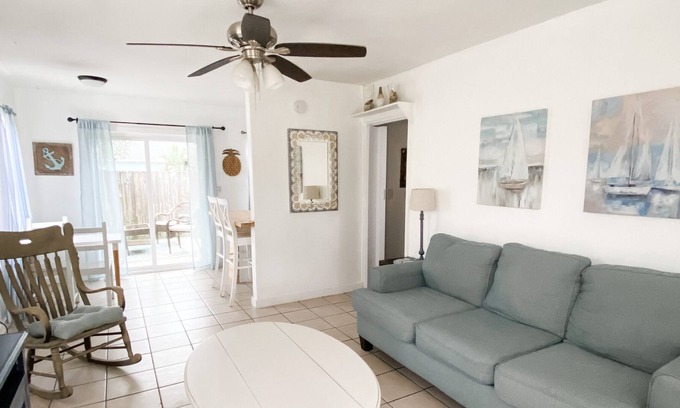 Tropic Cabaña | Riverview Cottage with Private Fenced in Backyard