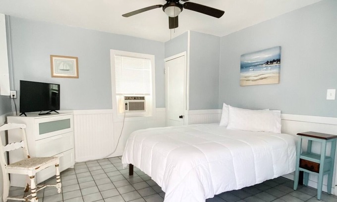 Tropic Cabaña | Riverview Cottage with Kitchen & Private Deck
