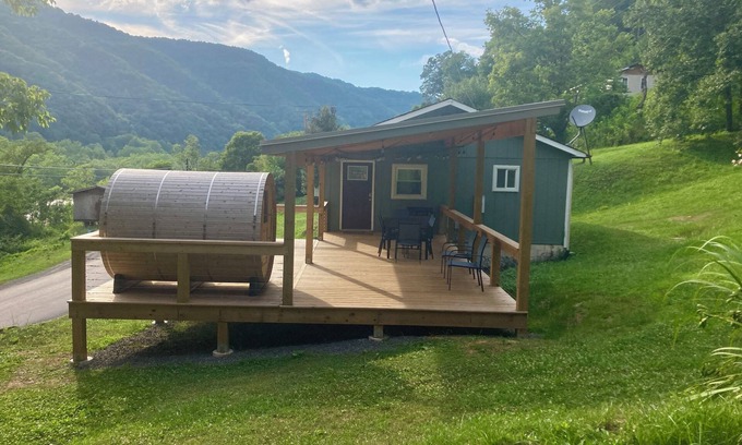 Lockbridge Casa | Riverview Retreat - house with sauna in the New River Gorge National Park!