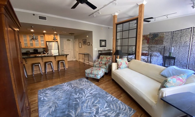 Greenville Downtown Condominio | Riverwalk Falls-lovely one bedroom condo