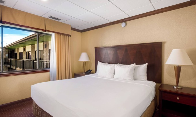 Main - Military Plaza Casa | RiverWalk Plaza - Executive Suite