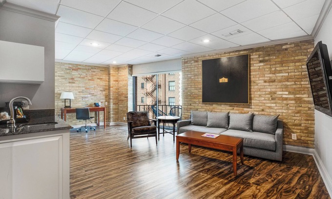 Main - Military Plaza Casa | RiverWalk Plaza - Presidential Suite