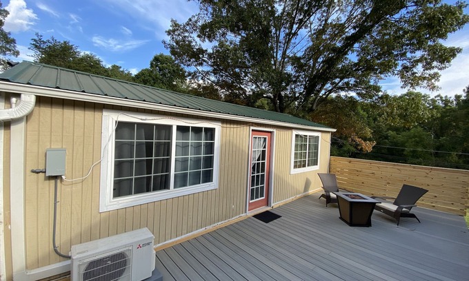 Asheville Cabaña | Casa de huéspedes tranquila y soleada en Asheville, ** sin ducha o bañera, a 10 minutos del centro