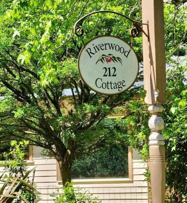 East Warburton Casa | Riverwood Cottage, accessible accommodation