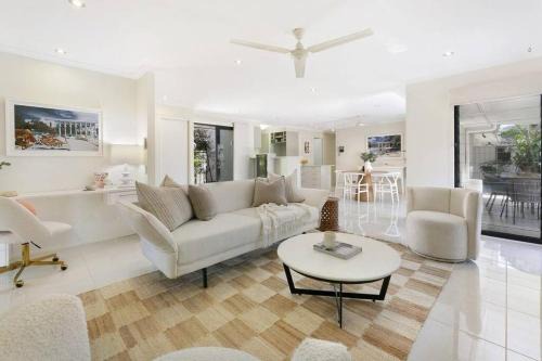 Mermaid Beach Villa | Riviera Road Miami - 4BRM Dual Villa