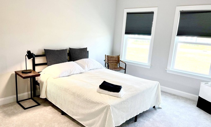 Kipling Casa | Rm 3: Charming Bright Private Bedroom