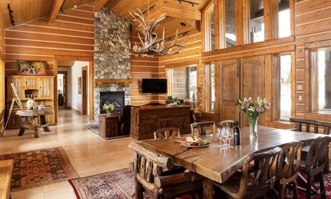 Wilson Casa | RMR: Lazy Bear Lodge in Wilson, WY
