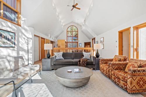 Teton Village Casa | RMR: Ringer House in Teton Village