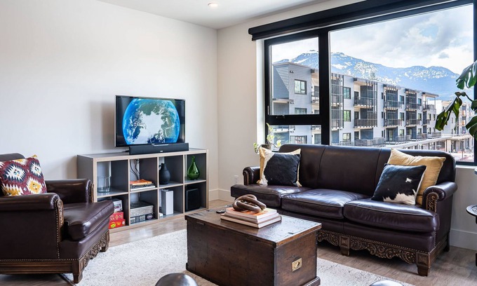 Revelstoke Condominio | RnR Mountain Retreat — your cozy mountain getaway, minutes from the ski hill!