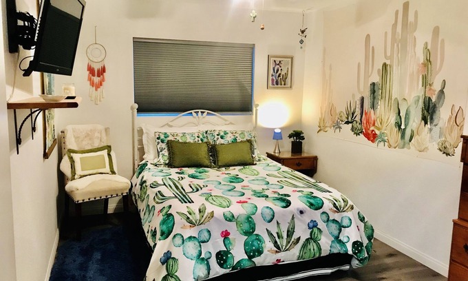 La Quinta Cove Casa | Roadrunner Bedroom in La Quinta Cove