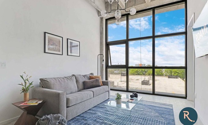 Little Haiti Casa | Roami | 10 min walk to Biscayne Plaza