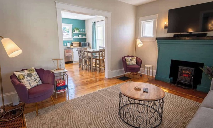Roanoke Casa | The Speakeasy Guest House
