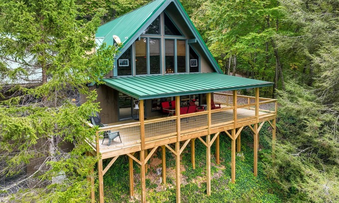 Robbinsville Cabina | Robbinsville Vacation Rental w/ Covered Balcony