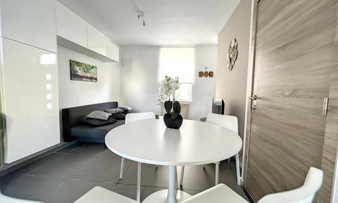 Ransart Casa | Robert 20 Brussels-charleroi-airport