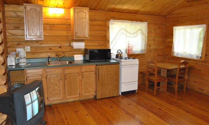 Lenhartsville Otro | Robin Hill Camping Resort One-Bedroom Cottage 8