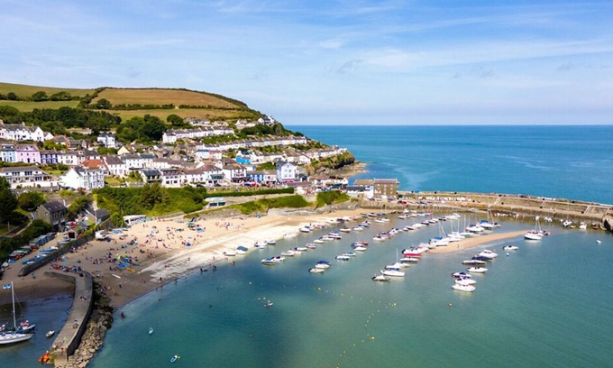 Tan-y-groes Cabaña | Robin Hill, Holiday Cottage Tresaith, Sleeps 5, 3 bedrooms, bathrooms