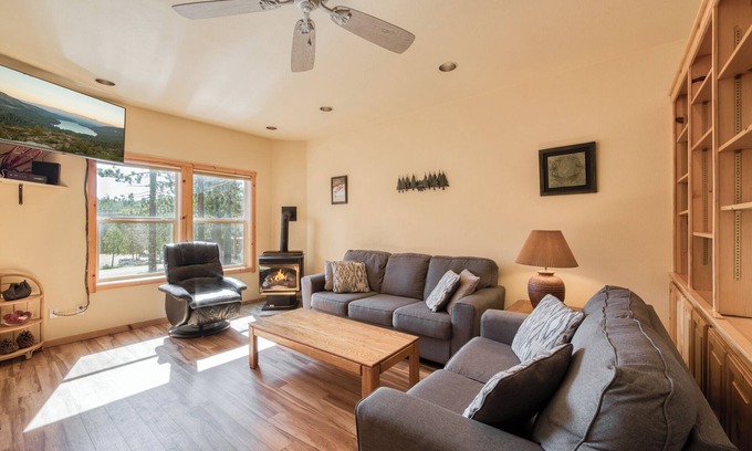 Truckee Casa | Robin's Rest at Tahoe Donner by Tahoe Getaways - Summer Monthly Lease w/ HOA Amenities