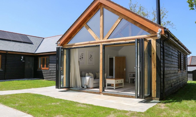 Fareham Cabaña | ROBINS NEST, with pool in Titchfield Common
