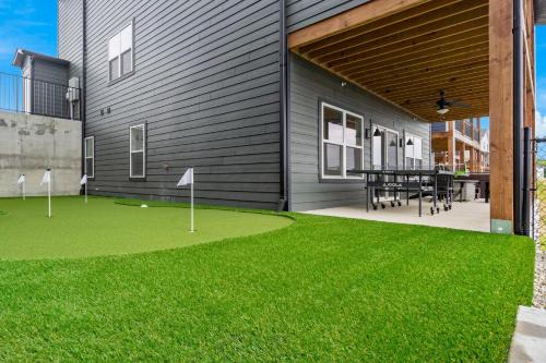 Branson Casa | Rock and Reel