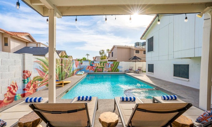 Cactus Meadows Casa | Rock Climbing Wall~Pool& Mini Golf~Game Room~Mural