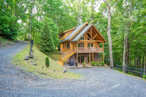 Buck Mountain Casa | Rock n Rhapsody - Blue Ridge Log Cabin - Minutes to West Jefferson - Fireplace - Foosball