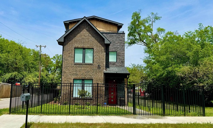 Hadley - Washington Casa | ROCK NASHVILLE. New home is less than 3 miles to Broadway, 2 miles to Mid Town.