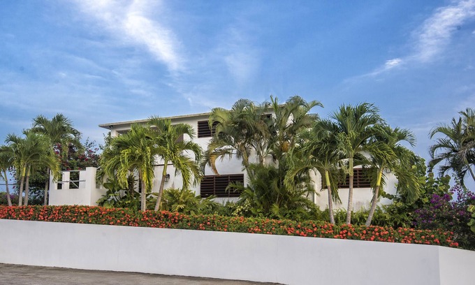 Esperanza Casa | Rock/Pool Houses. 2 houses with view of ocean and 5 minute drive to beach!
