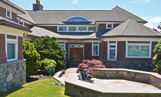 Marblehead Casa | Rockcleft by the Sea: Stunning Oceanfront Mansion Offers Luxury, Comfort, Views
