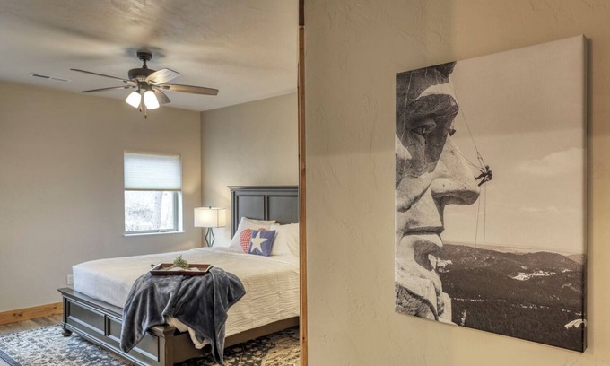Rockerville Condominio | Rockerville Gold Town Lodging #1- This one-bedroom condo is your perfect home base for adventure and relaxation. Just minutes from Mount Rushmore, Crazy Horse Memorial, Custer State Park, Sturgis, and the Badlands.